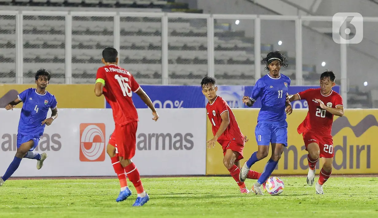 Hingga akhir babak pertama, skor imbang 0-0 tidak berubah. (Liputan6.com/Angga Yuniar)