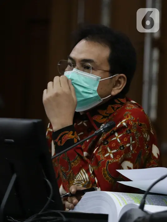 Mantan Wakil Ketua DPR Azis Syamsuddin saat mengikuti sidang lanjutan di Pengadilan Tipikor Jakarta, Senin (13/12/2021). Azis Syamsuddin merupakan terdakwa dugaan suap penanganan perkara korupsi di Lampung Tengah. (Liputan6.com/Helmi Fithriansyah)
