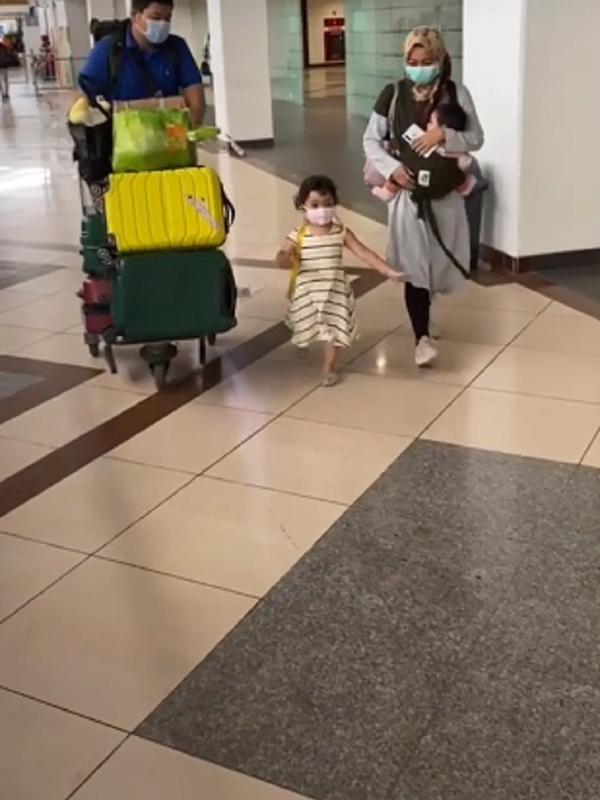 Viral, Momen Haru Anak Bungsu dengan Orangtua Setelah Setahun Tak Bertemu.