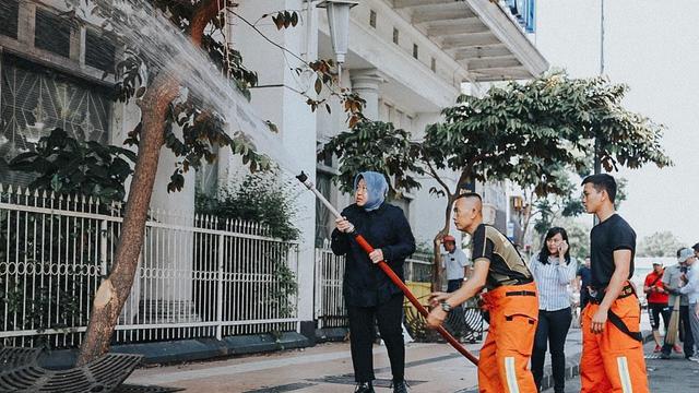 5 Momen Hangat Tri Rismaharini dengan Warga Surabaya