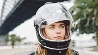 7 Trik Cuci Helm Pakai Shampo Bayi agar Bersih, Tidak Bau Apek, dan Tetap Awet