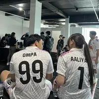 Inspirasi gaya outfit kompak ala Thariq Halilintar dan Aaliyah Massaid yang kompak.