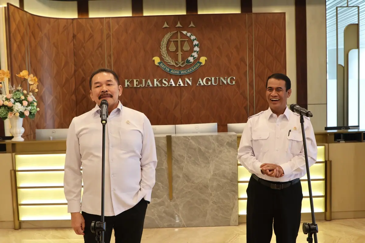 Jaksa Agung ST Burhanuddin menerima kunjungan Menteri Pertanian (Mentan) Amran Sulaiman di Kejaksaan Agung (Kejagung), Jakarta Selatan.