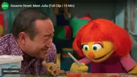 Julia, sosok muppet penyandang autisme. Foto: https://autism.sesamestreet.org/