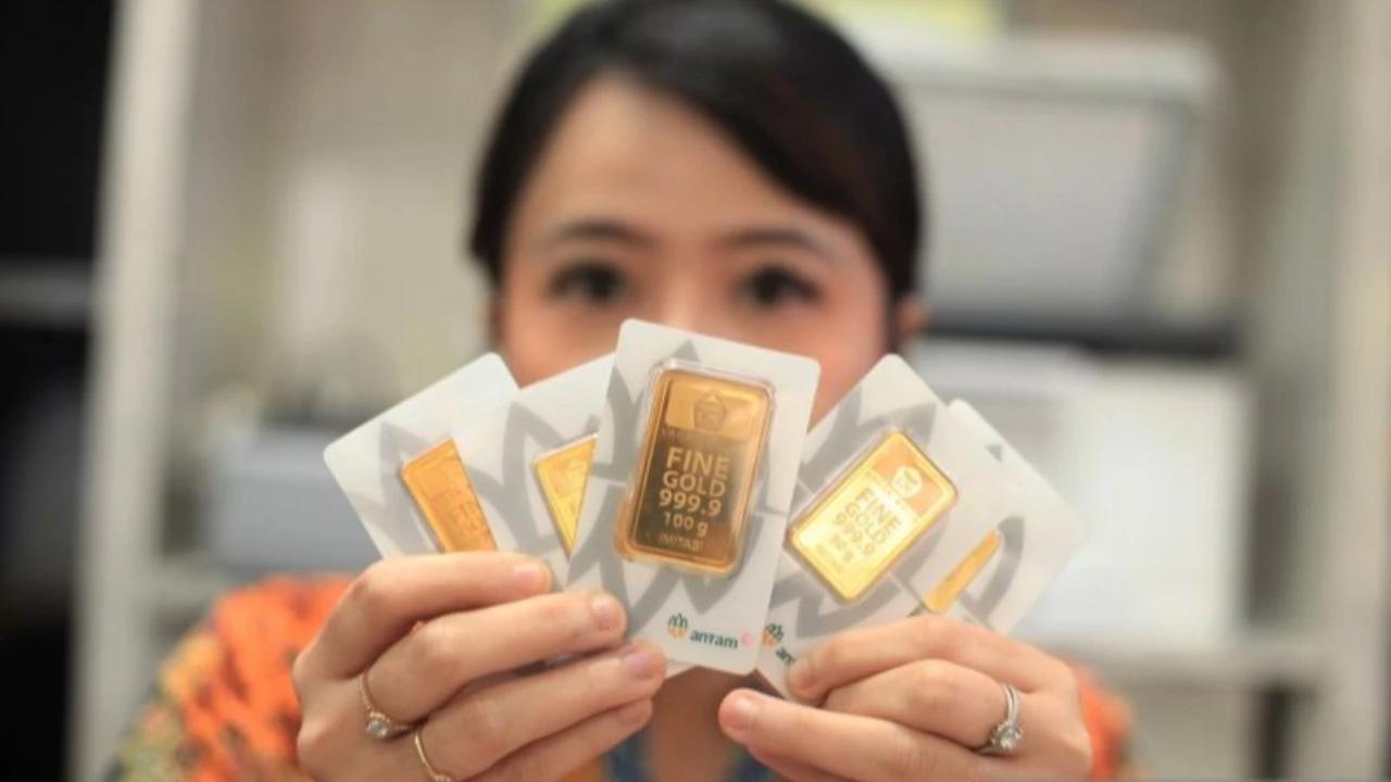 Usai Cetak Rekor Tertinggi, Harga Emas Antam Hari ini 25 Desember 2025 Anjlok