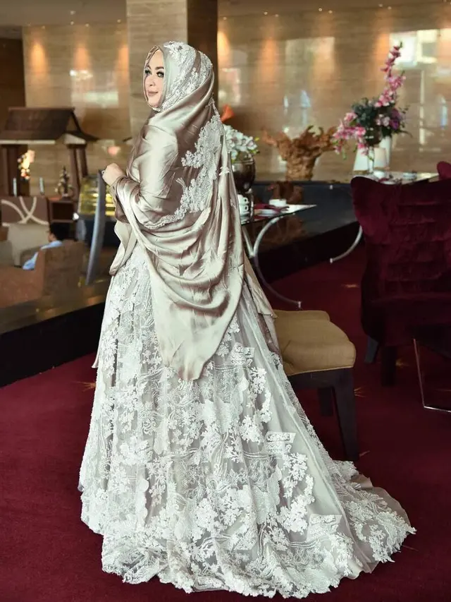 [Bintang] 3 Inspirasi Gaun Pengantin Syar'i untuk Tampilan Hijabers Modern