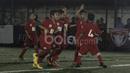 Kegembiraan pemain ASIOP Apacinti setelah mencetak gol ke gawang Afza United Malaysia dalam final Cup U-10 Serpong City International Soccer Tournament di Sabnani Park, Tangerang Selatan. Minggu (4/12/2016). (Bola.com/Arief Bagus)