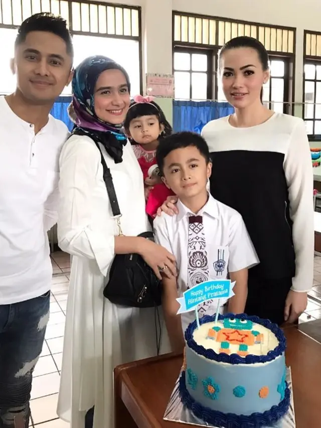 Potret 6 Seleb dan Mantan Istri Pasangan Rayakan Ultah Anak, Kompak Banget
