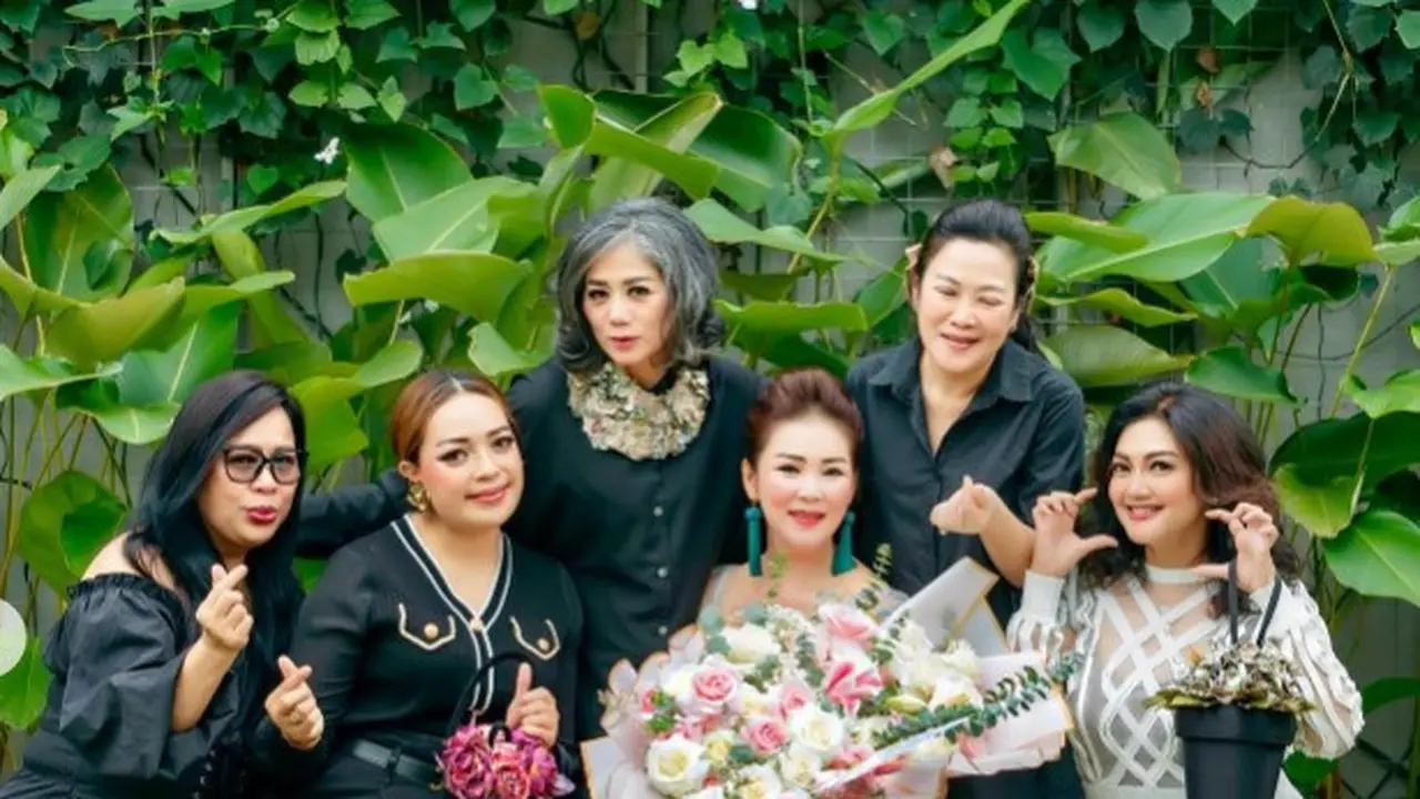 Potret Bella Saphira dan sahabat-sahabatnya (Sumber: Instagram/bellasaphiraofficial)