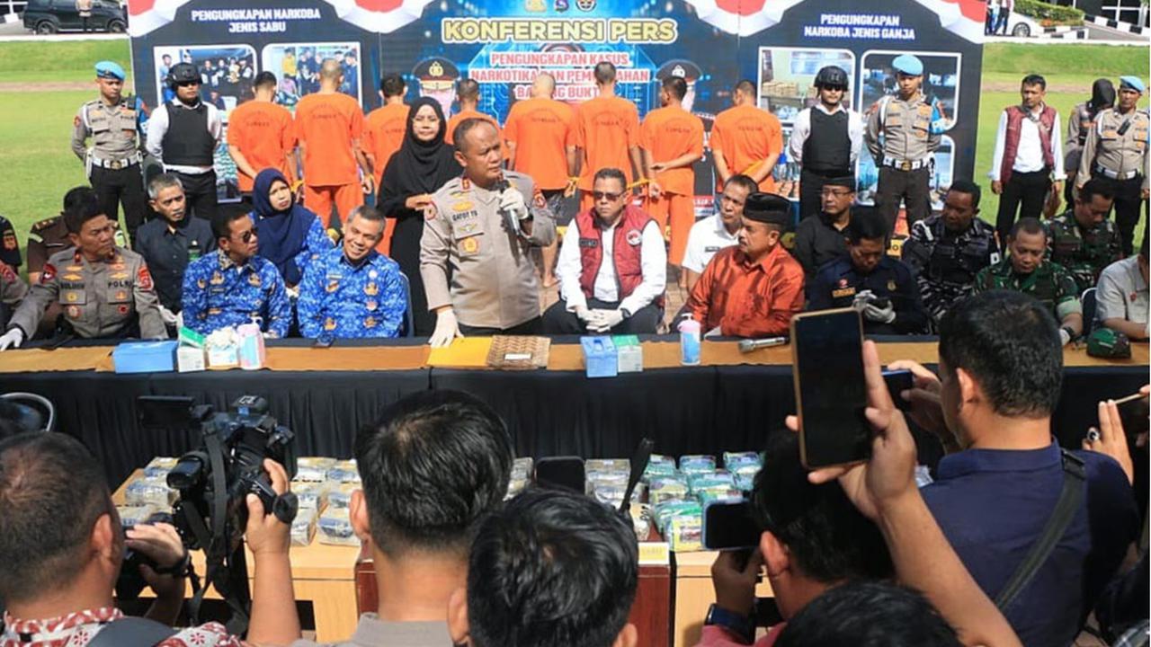 FOTO: Polda Sumbar Bongkar 37 Kasus Narkoba, 56 Tersangka Ditangkap