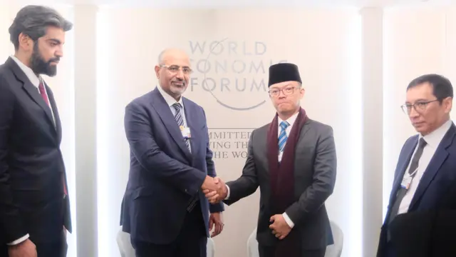 Menlu RI Sugiono melakukan pertemuan bilateral dengan Wakil Presiden Yaman Aidarous al-Zubaidi di sela-sela World Economic Forum 2025, Rabu (22/1/2025). (Dok. Kemlu RI)