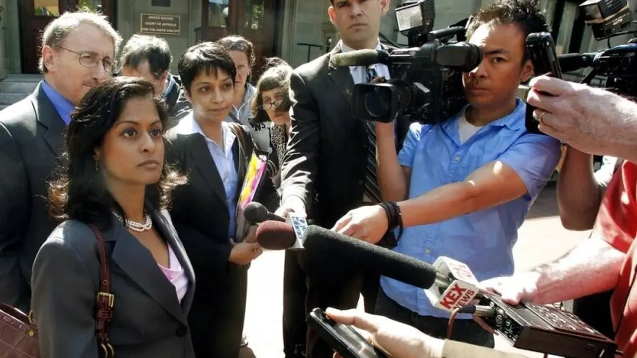 Nusrat Jahan Choudhury (kiri), seorang pengacara hak-hak sipil keturunan Bangladesh, akan bertugas di pengadilan distrik federal di negara bagian New York jika pencalonannya dikonfirmasi [File: Rick Bowmer/AP Photo]