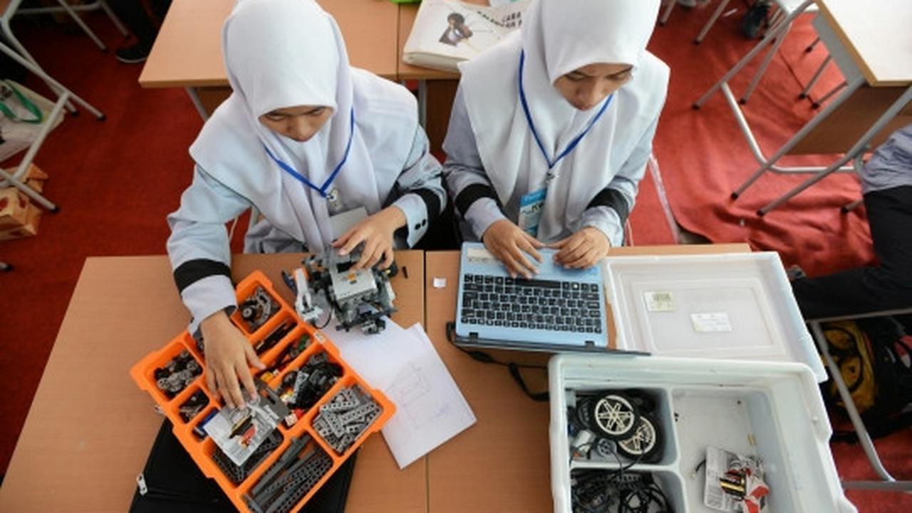 Kompetisi Robotik Nasional di SMAN 28 Jakarta