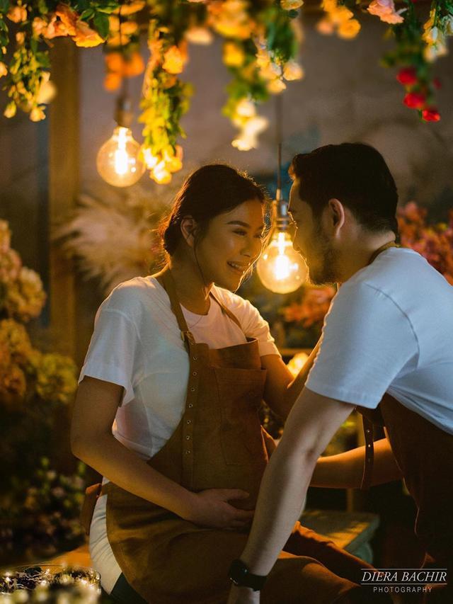 6 Pemotretan Maternity Shoot Syahnaz dan Jeje Govinda, Romantis