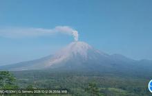 Gunung Semeru Tiga Kali Erupsi, Kolom Abu Capai 900 Meter