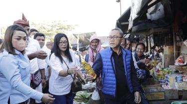 Menteri Perdagangan Zulkifli Hasan memantau harga dan ketersediaan barang kebutuhan pokok (bapok) di Pasar Kasih Naikoten, Kupang, Nusa Tenggara Timur (NTT) pada Sabtu (30/7/2022).