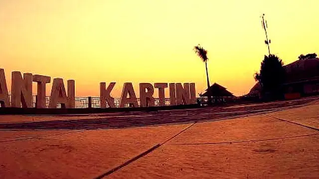 Senja di Pantai Kartini