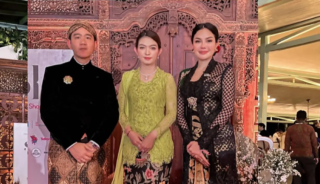 Acara yang digelar di Solo ini tentu dihadiri oleh Gibran Rakabuming Raka bersama istrinya. Dalam momen tersebut, Niki pun mengabadikan momen bersama dengan Mas Wali yang selalu populer di media sosial beberapa waktu belakangan ini. (Liputan6.com/IG/@nikitamirzanimawardi_172)