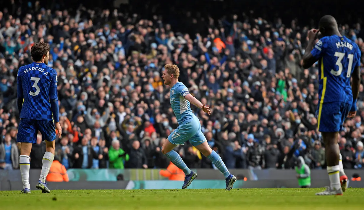 Manchester City. Tidak hanya sekali, Man City mampu mengalahkan Chelsea dua kali di Liga Inggris musim 2021/2022 ini. Dua kelakalhan dengan skor identik 0-1 terjadi di pekan ke-6 (25/9/2021) via gol tunggal Gabriel Jesus dan di pekan ke-22 (15/1/2022) via gol Kevin De Bruyne. (AFP/Oli Scarff)