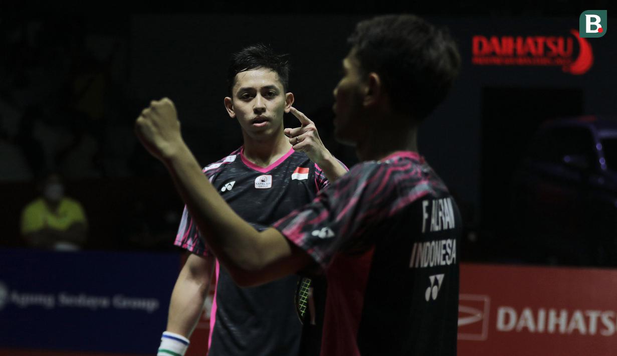 Fajar/Rian berhasil menggagalkan terjadinya final sesama pasangan Cina usai menang dua game langsung 21-17, 21-17 atas He Ji Ting/Zhou Hao Dong. (Bola.com/Ikhwan Yanuar)