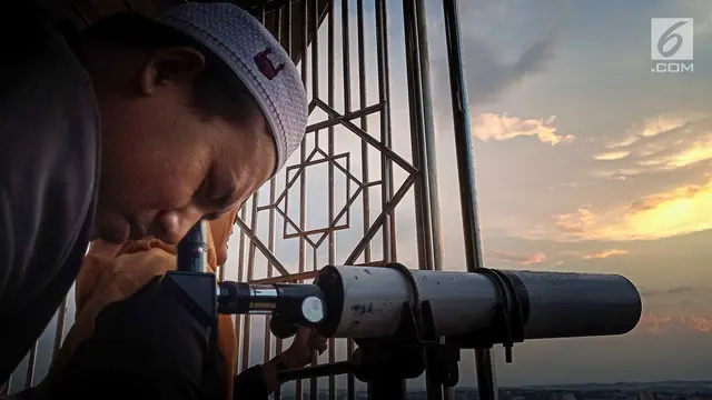 Memantau Hilal dari Menara  Al- Husna Semarang