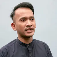 Ayah seorang anak itu merasa beruntung bisa menjadi salah satu tamu  pernikahan Kahiyang Ayu dan Bobby Nasution. Bisa bertemu dengan presiden secara langsung. Menyaksikan secara langsung putri Presiden. (Nuwahyunan/Bintang.com)