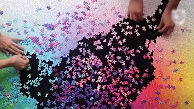 [Bintang] Terksima oleh Puzzle yang Terdiri dari Spektrum Warna CMYK