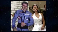 Malenchenko dan Dmitriev menikah melalui video telekonferensi dengan bantuan saluran satelit luar angkasa internasional. (www2.ljworld.com)