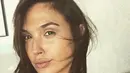 Melansir Ace Showbiz, dilaporkan Gal Gadot tengah merencanakan anak ke-3 bersama suaminya, meskipun tiga bulan lalu anak ke duanya baru saja lahir ke dunia ini.  (Instagram/gal_gadot)