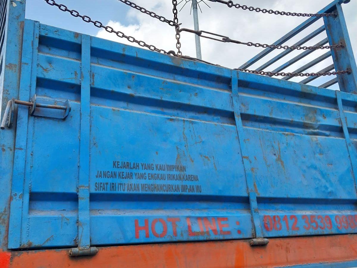 Kata-kata Gokil di Bak Truk yang Menggelitik tapi Bijak