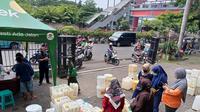 PT Rajawali Nusindo Member of ID FOOD kembali menyalurkan minyak goreng ke delapan titik pasar di wilayah Tangerang, Bandung, Serang dan Kutai Kartanegara. (Dok Rajawali Nusindo)