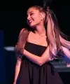Ariana Grande dan Pete Davidson akhirnya mengumumkan pertunangan mereka lewat akun Instagram. (iHeartRadio)