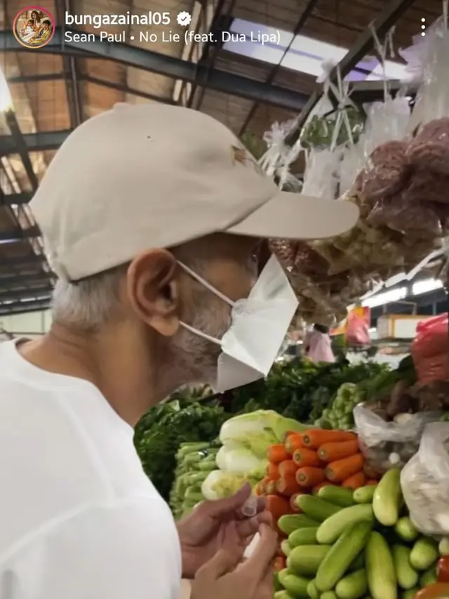 Bunga Zainal dan Sukhdev Singh di Pasar