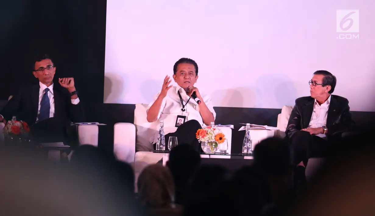Mantan wakil ketua KPK Chandra M. Hamzah saat berbicara dalam AHP Business Law Forum 2018 di Jakarta, Selasa (24/4). Forum ini membahas revitalisasi hukum ekonomi dan mekanisme penyelesaian sengketa bisnis di Indonesia. (Liputan6.com/Angga Yuniar)