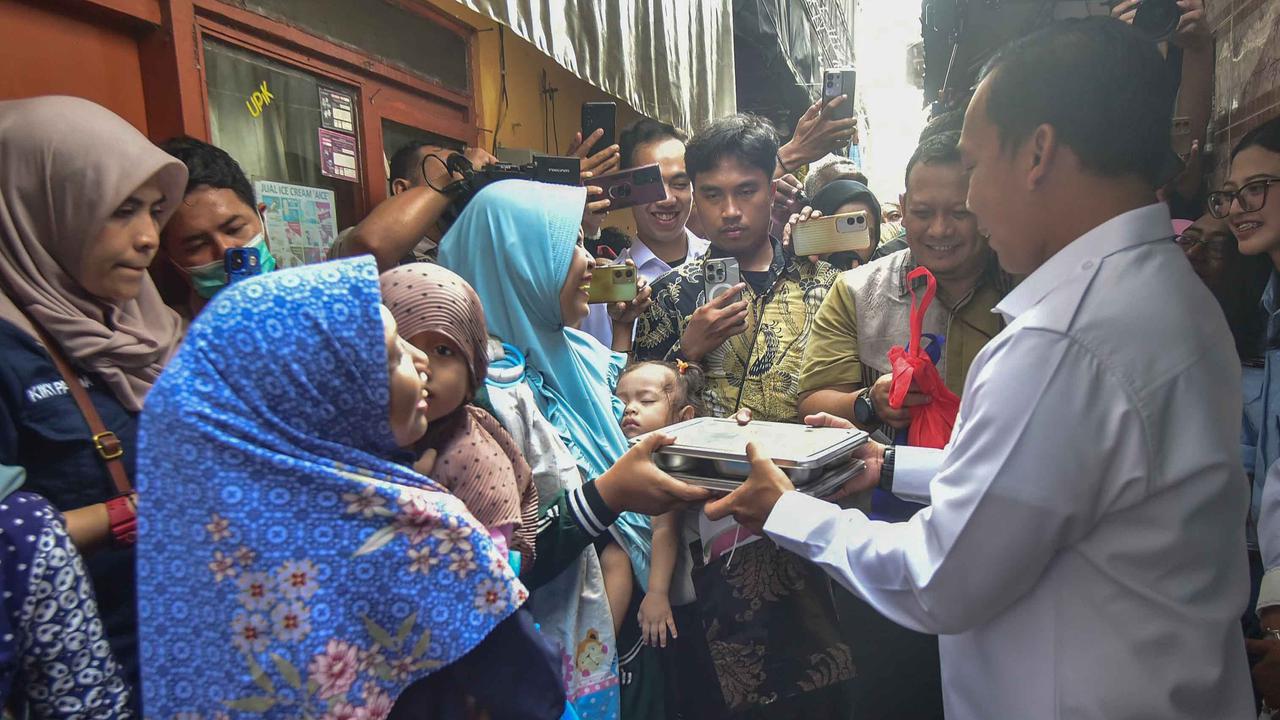 FOTO: Wihaji Pantau Program Gizi Gratis untuk Ibu dan Balita di Surabaya