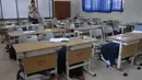Petugas melakukan sosialisasi dan simulasi gempa bumi di Sekolah SMPN 198, Jakarta, Selasa (26/9/2023). (merdeka.com/Imam Buhori)