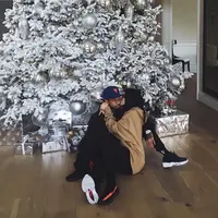 Selain merayakan hari Natal, dikabarkan Kylie Jenner dan Tyga telah menyelenggarakan pesta pernikahannya secara diam-diam. Hanya di hadapan keluarga dan sahabat, pernikahan itu berlangsung tertutup. (Instagram/Kyliejenner)