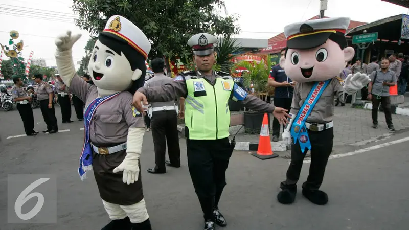 20160922- Polantas Yogya Joget di Pinggir Jalan- Boy Harjanto