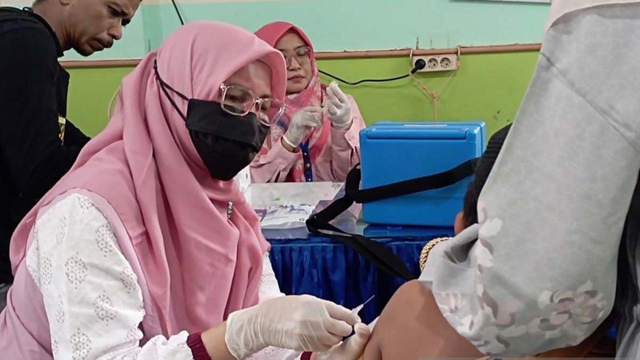 Ratusan Siswa MIN 6 Banda Aceh Antusias Ikuti Bulan Imunisasi Anak Sekolah