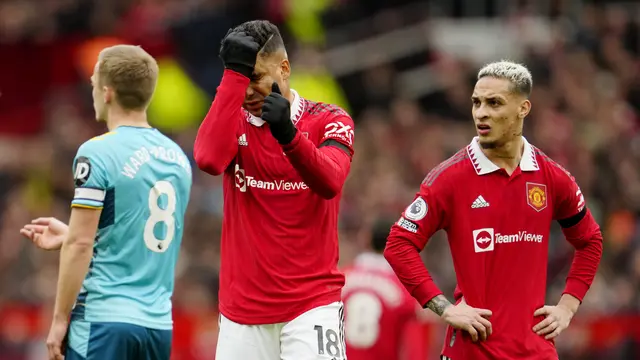 Foto: Ekspresi Casemiro Setelah Diusir Wasit, MU Ditahan Tim Juru Kunci Southampton