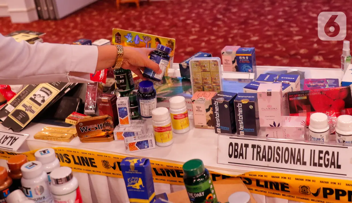 Penny menyebut, BPOM dan Bareskrim Polri telah mendatangi tiga rumah kontrakan penjual obat dan makanan ilegal tersebut di Cibinong, Kabupaten Bogor pada Rabu (10/5) pukul 13.00 WIB. (Liputan6.com/Angga Yuniar)