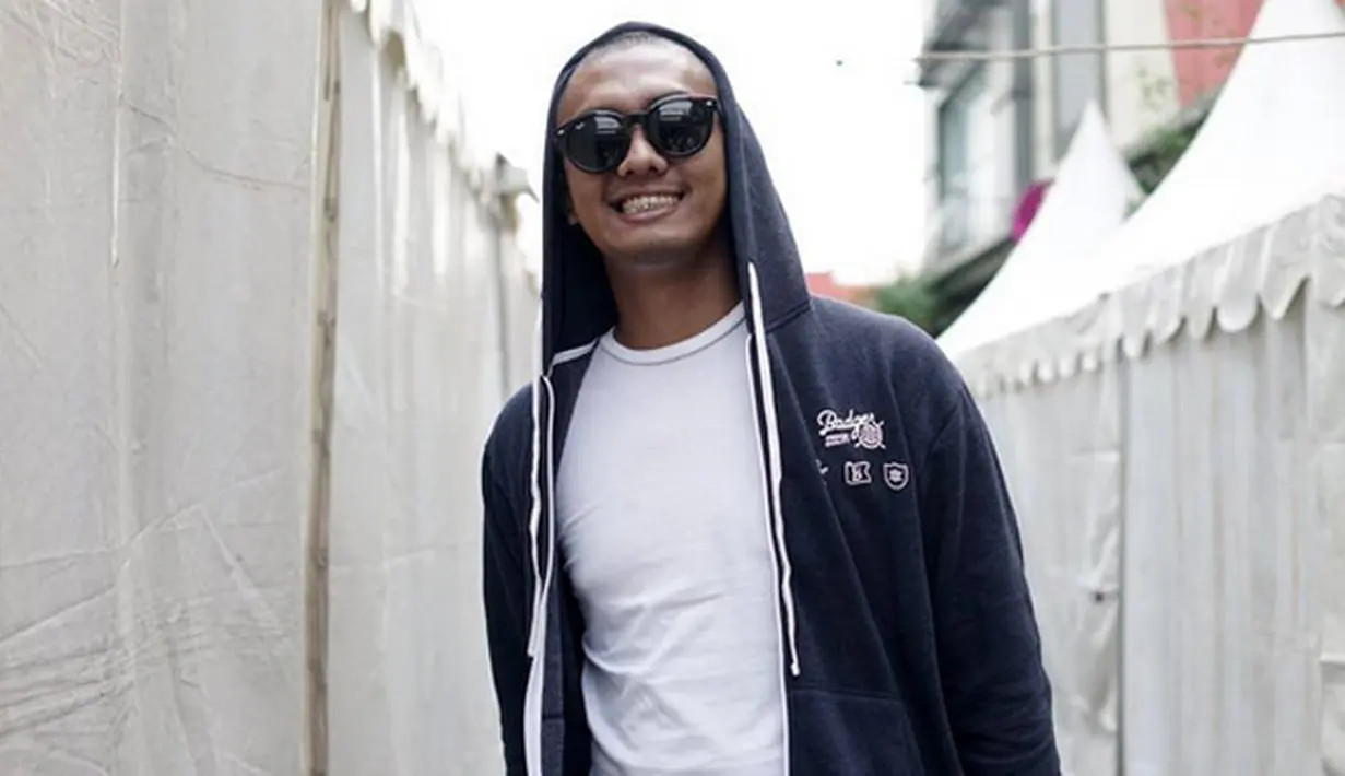 "Intinya. Kalo ada yang bilang gue nyari sensasi. Maap. Gue bukan selebritis. Masalah yang gua hadepin bukan skandal perselingkuhan artis, atau pacar-pacaran yang settingan. Masalah ini muncul karena gue simply "berpendapat", tulis Uus. (Instagram/uus__)