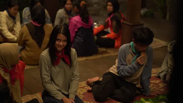 Salah satu adegan film Kemah Terlarang Kesurupan Massal. (Foto: Dok. Rapi Films)