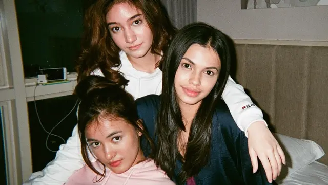 Potret Persahabat Pemain Film SIN (sumber: instagram/carmelavdkruk)