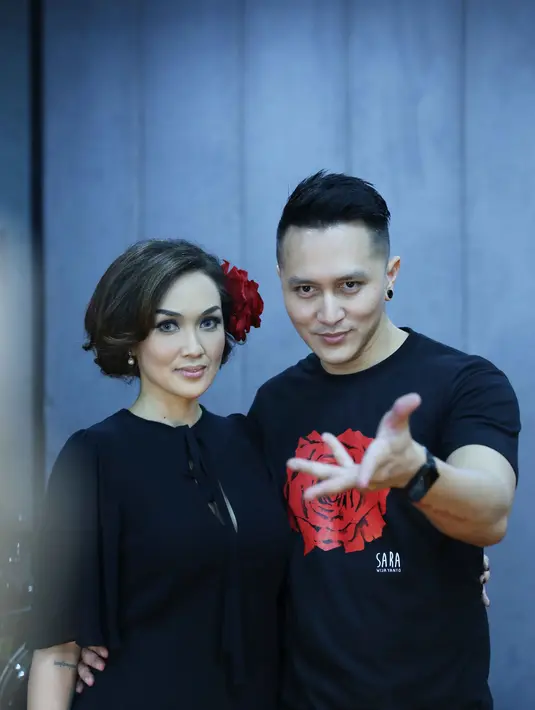 "Kan 2015 ini melahirkan karya mini album aku. Mudah-mudahan tahun depan melahirkan anak, bayi beneran. Doain aja ya," kata Sara dalam wawancara setelah merilis mini album. (Nurwahyunan/Bintang.com)