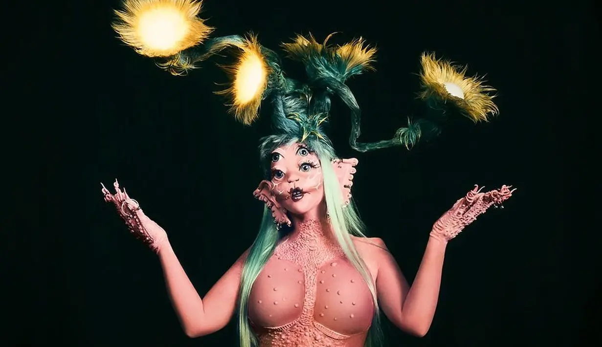 Penyanyi jebolan The Voice US itu tampil dengan penampilan fisik seperti tokoh fiksi. [Foto: IG/littlebodybigheart].