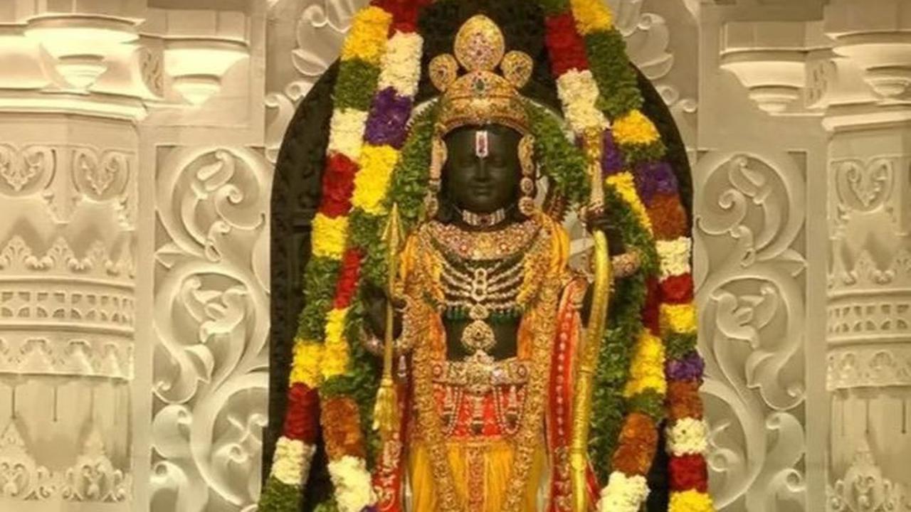Peresmian ini disiarkan secara langsung di televisi, di mana Modi juga tampak melakukan ritual didampingi pendeta Hindu, Mohan Bhagwat yang juga ketua Rashtriya Swayamsevak Sangh (RSS), sumber ideologi partai-partai nasionalis Hindu.