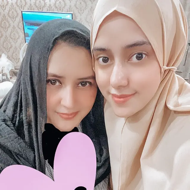 6 Potret Kebersamaan Fairuz A Rafiq dan Kakak yang Seorang Bupati