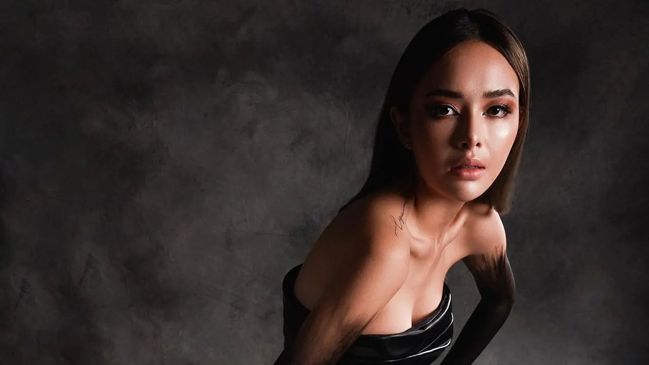6 Gaya Terbaru Amanda Manopo dengan Tampilan Horor Berkelas Kenakan Gaun Lateks