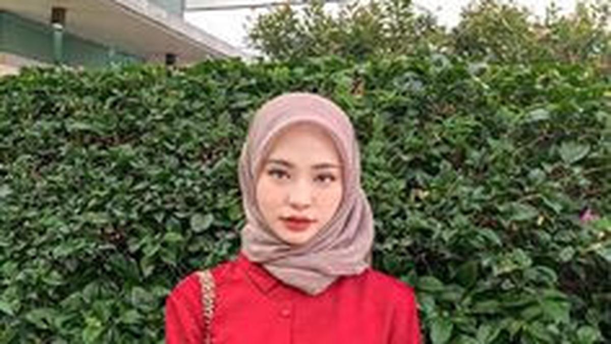 Tampil Serasi dan Percaya Diri, Rekomendasi 10 Warna Jilbab yang Cocok Dipadukan dengan Baju Merah
